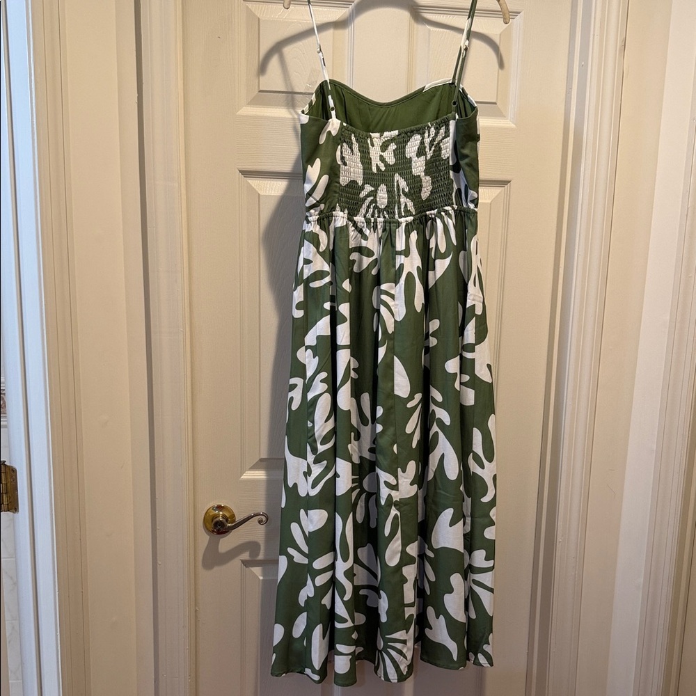 New Green Payton Tropical Print Shirred Bodice Slimming Flowy Beach Midi Large - Picture 8 of 15